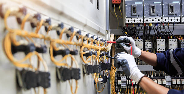 Professional Electrician technician working in Dumas, TX